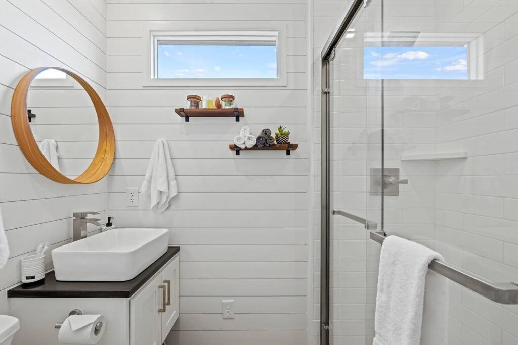 New! The Texas Longhorn-Luxury Container Home Fredericksburg Buitenkant foto