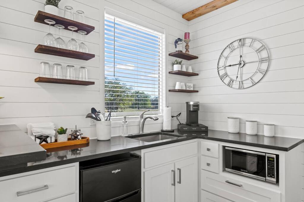 New! The Texas Longhorn-Luxury Container Home Fredericksburg Buitenkant foto