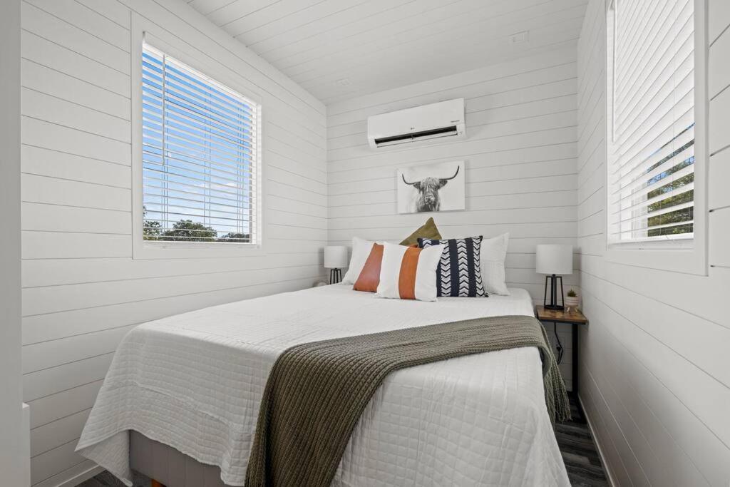 New! The Texas Longhorn-Luxury Container Home Fredericksburg Buitenkant foto