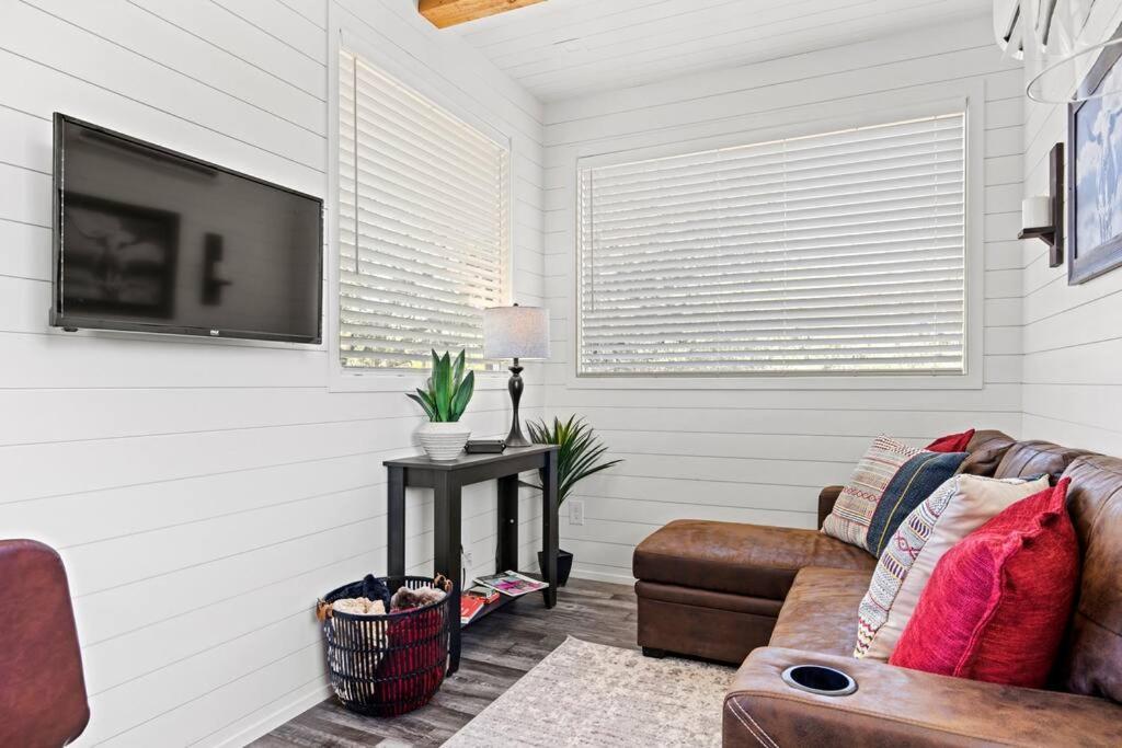 New! The Texas Longhorn-Luxury Container Home Fredericksburg Buitenkant foto