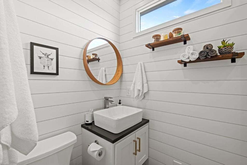 New! The Texas Longhorn-Luxury Container Home Fredericksburg Buitenkant foto