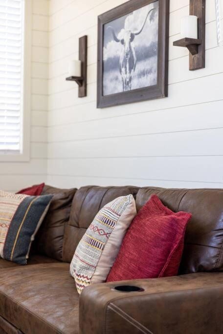 New! The Texas Longhorn-Luxury Container Home Fredericksburg Buitenkant foto